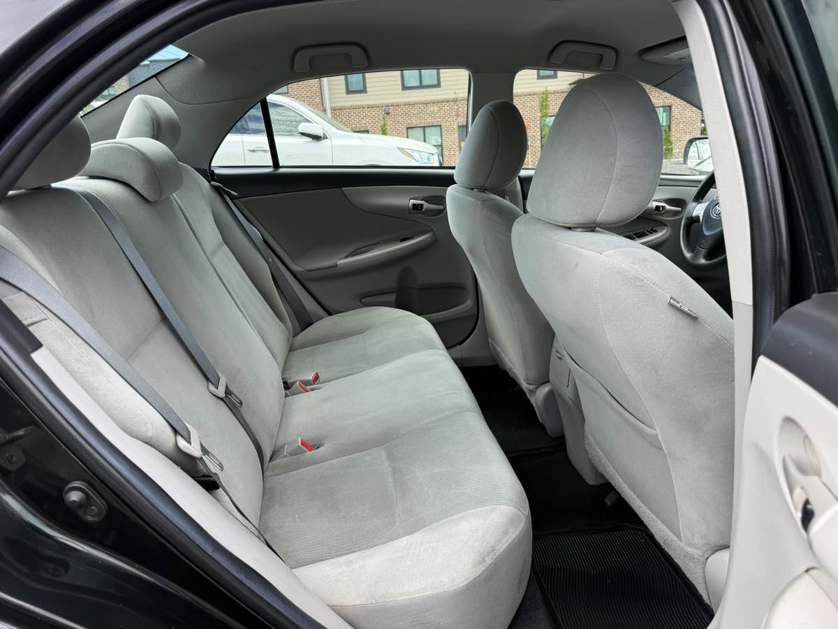 Used 2013 Toyota Corolla LE FWD image 12