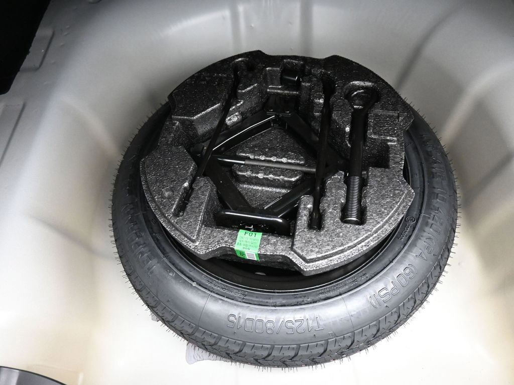 Certified 2025 Hyundai Elantra SE image 22