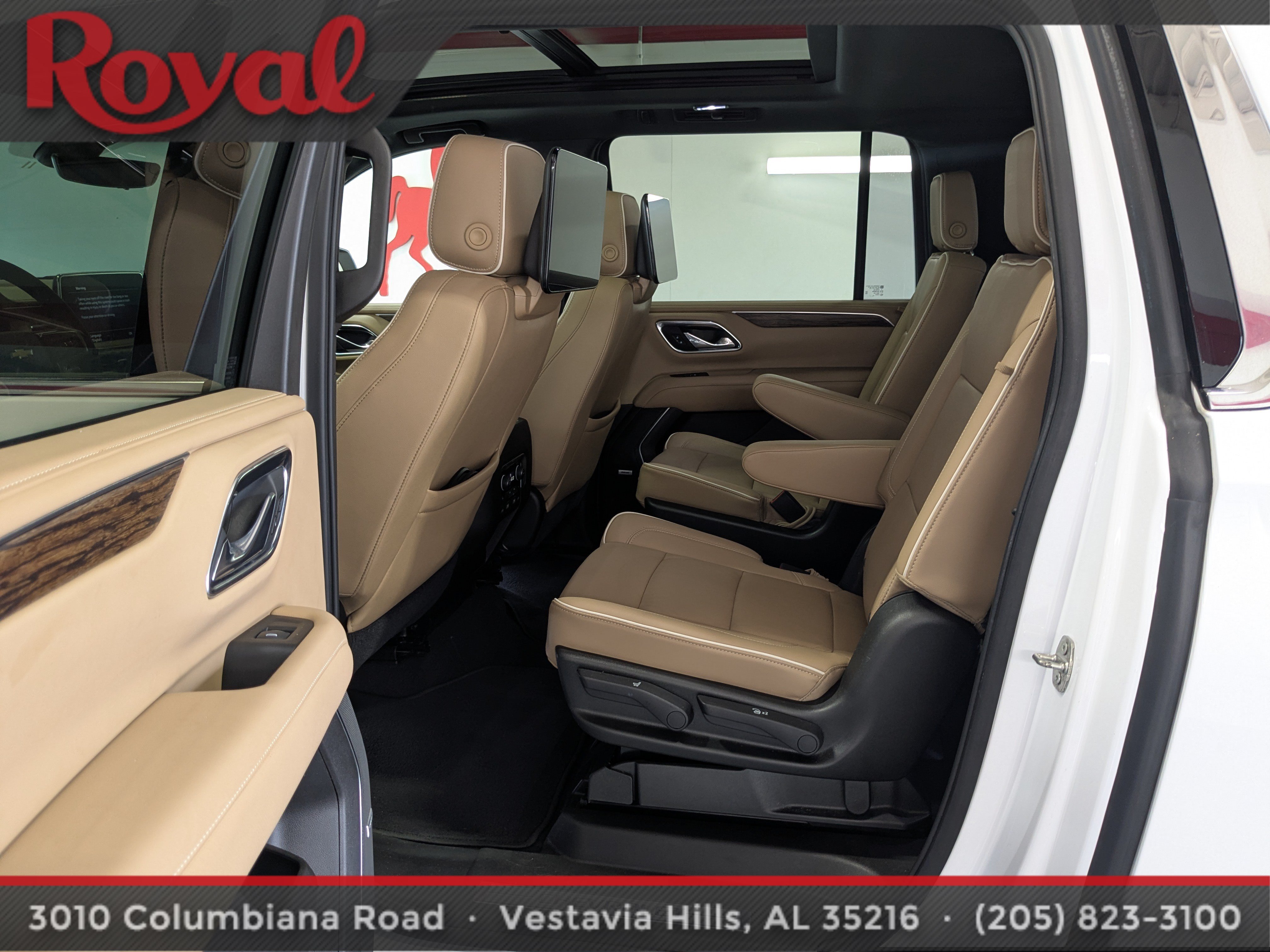 Used 2021 Chevrolet Suburban Premier w/ Premium Package RWD image 18