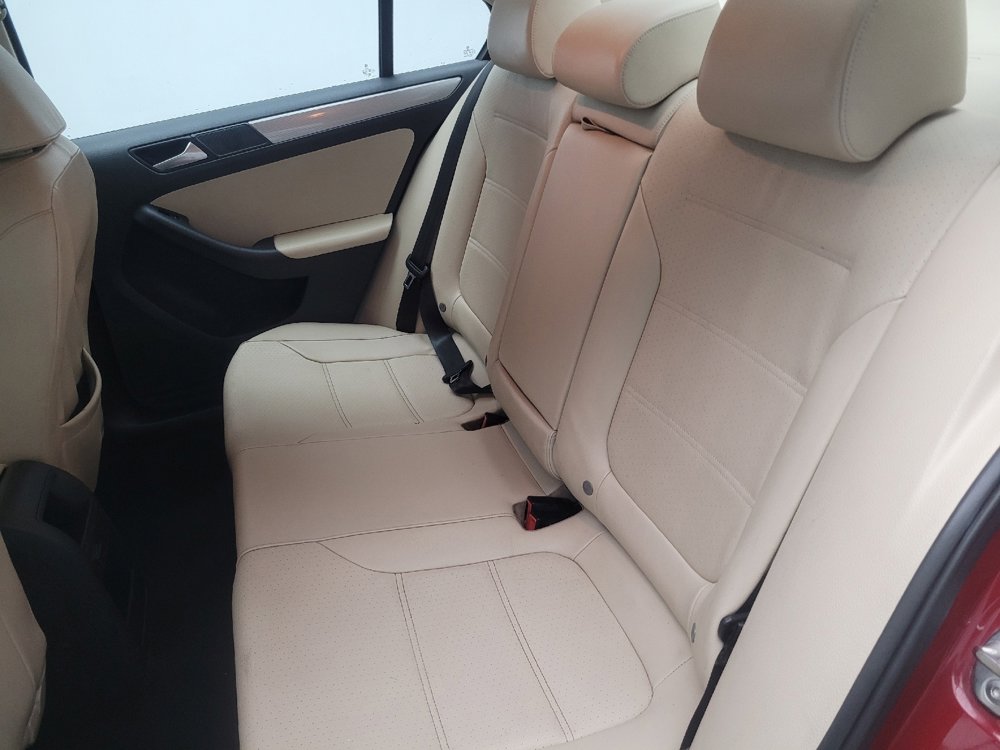 Used 2017 Volkswagen Jetta SE image 18