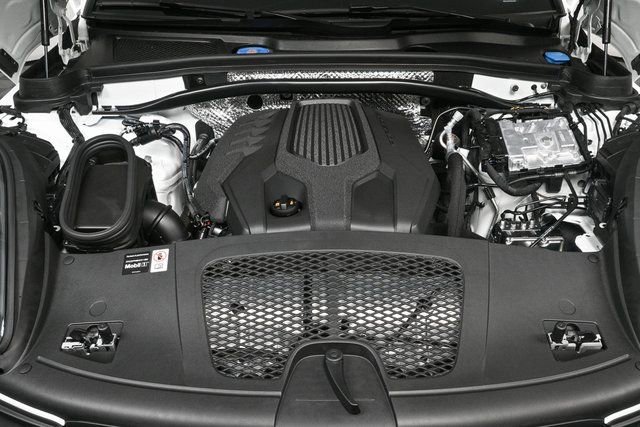Used 2025 Porsche Macan image 34