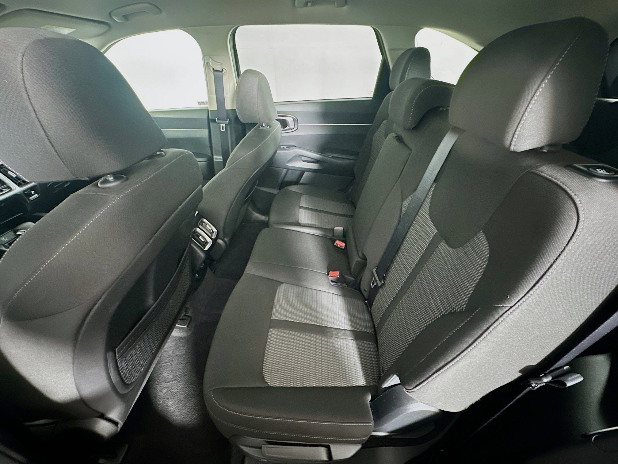 Used 2023 Kia Sorento LX image 27