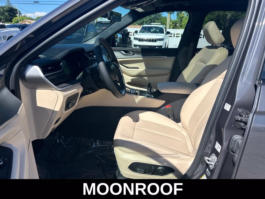 Certified 2025 Jeep Grand Cherokee L Limited w/ Luxury Tech Group II AWD/4WD image 10