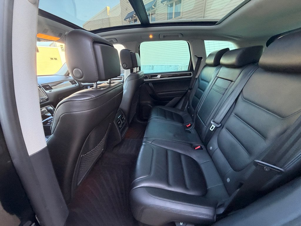 Used 2013 Volkswagen Touareg TDI AWD/4WD image 14