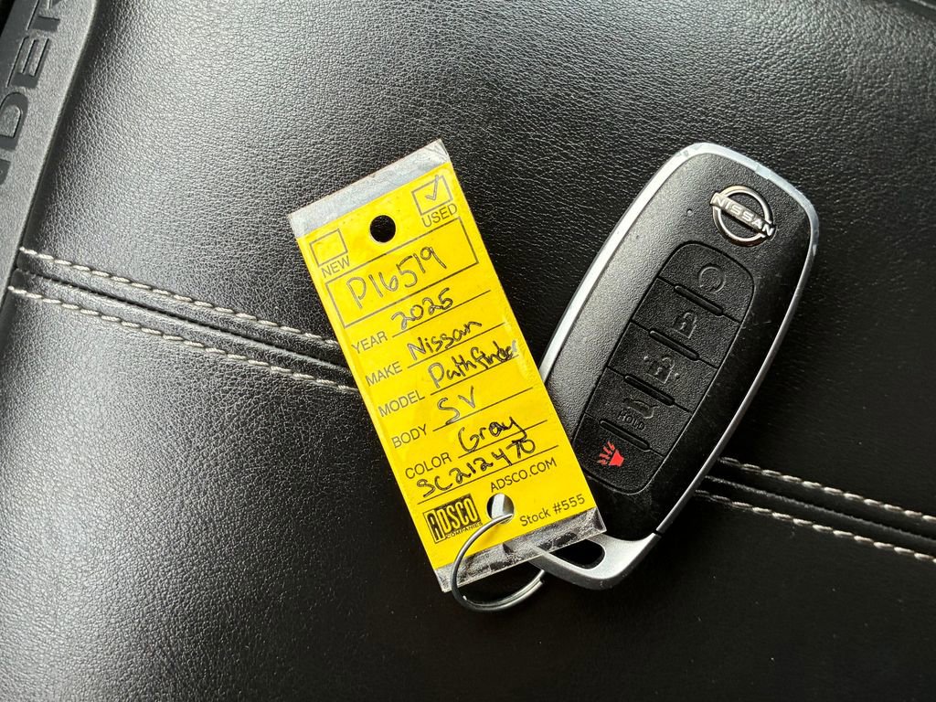 Used 2025 Nissan Pathfinder SV image 27