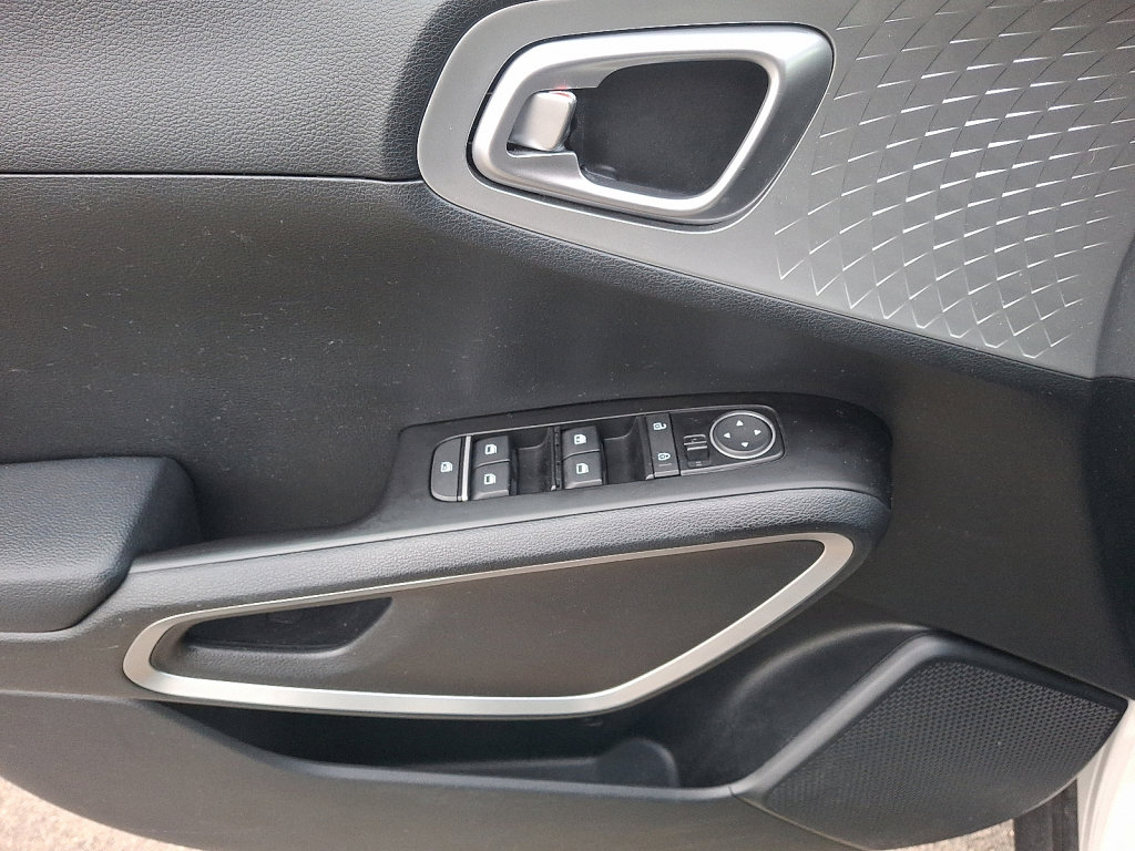 Used 2023 Kia Soul LX w/ Option Group 015 image 22