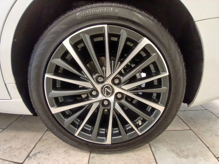 Used 2023 Lexus ES 250 w/ Premium Package image 31