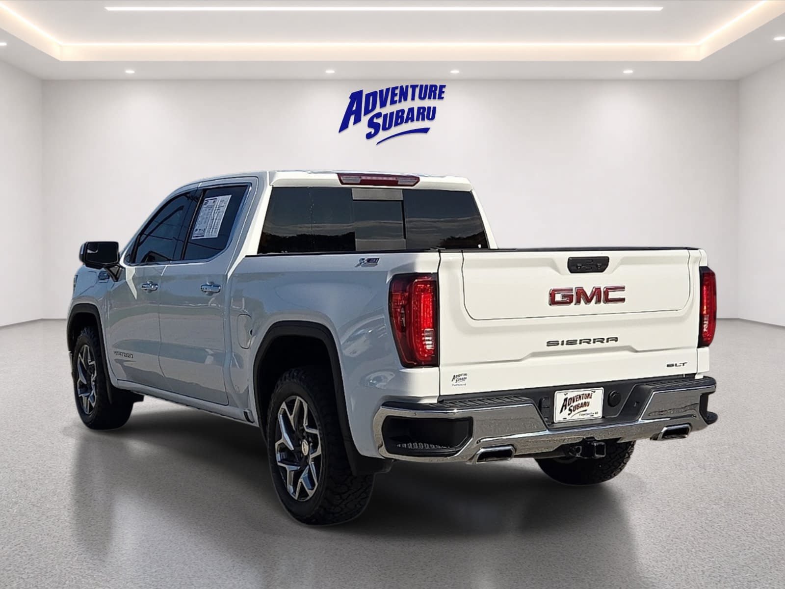 Used 2023 GMC Sierra 1500 SLT w/ SLT Premium Package AWD/4WD image 5