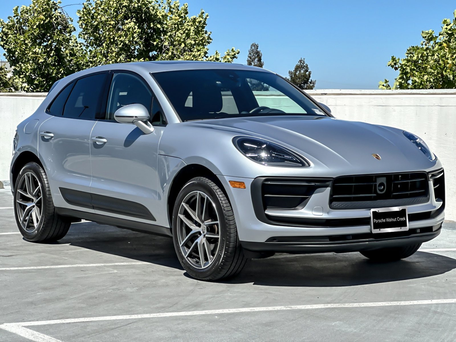 Certified 2026 Porsche Macan AWD/4WD image 11
