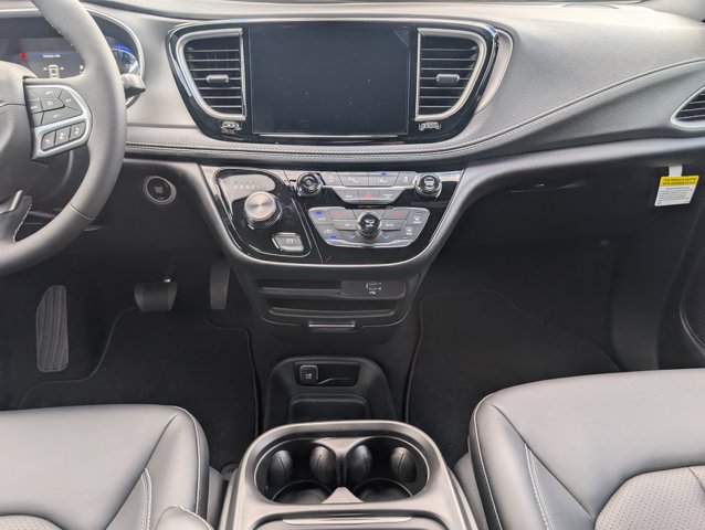 New 2027 Chrysler Pacifica Select FWD image 7
