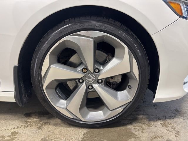 Used 2018 Honda Accord Touring image 11