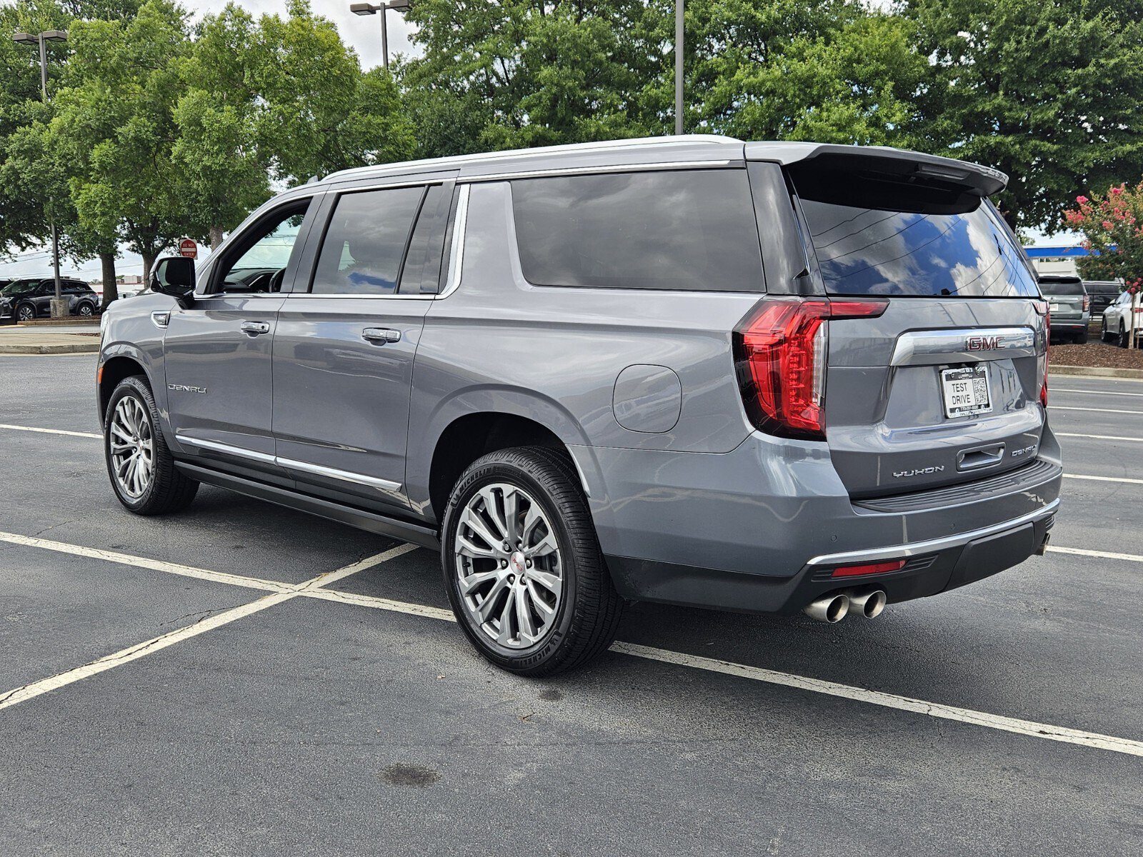 Used 2022 GMC Yukon XL Denali AWD/4WD image 8