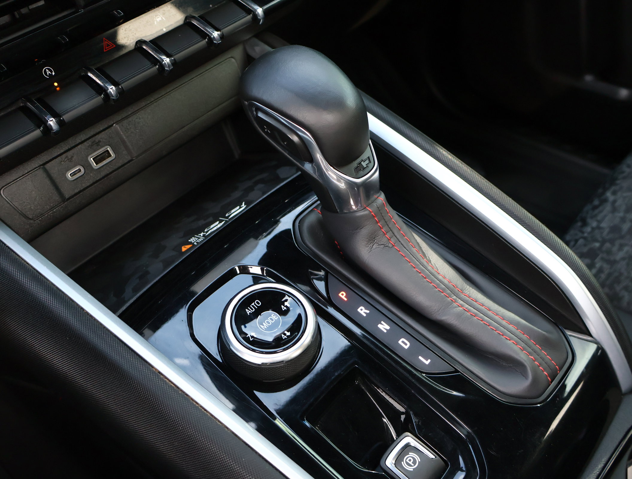 Used 2024 Chevrolet Colorado Z71 w/ Z71 Convenience Package 2 image 18