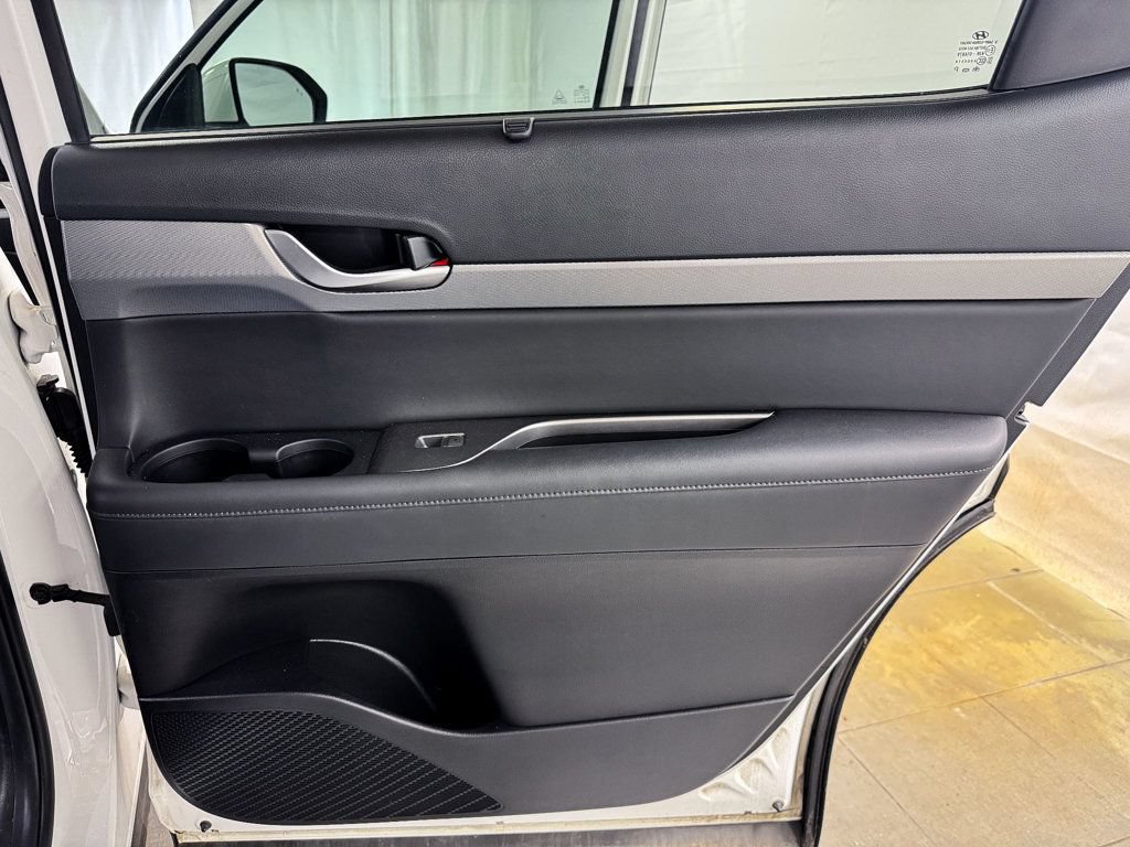 Used 2022 Hyundai Palisade SEL w/ Premium Package FWD image 16