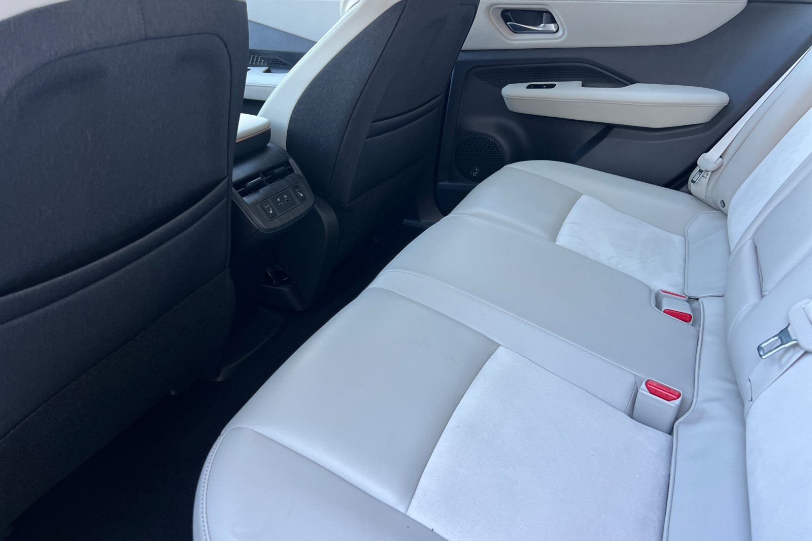 Certified 2023 Nissan Ariya FWD image 13