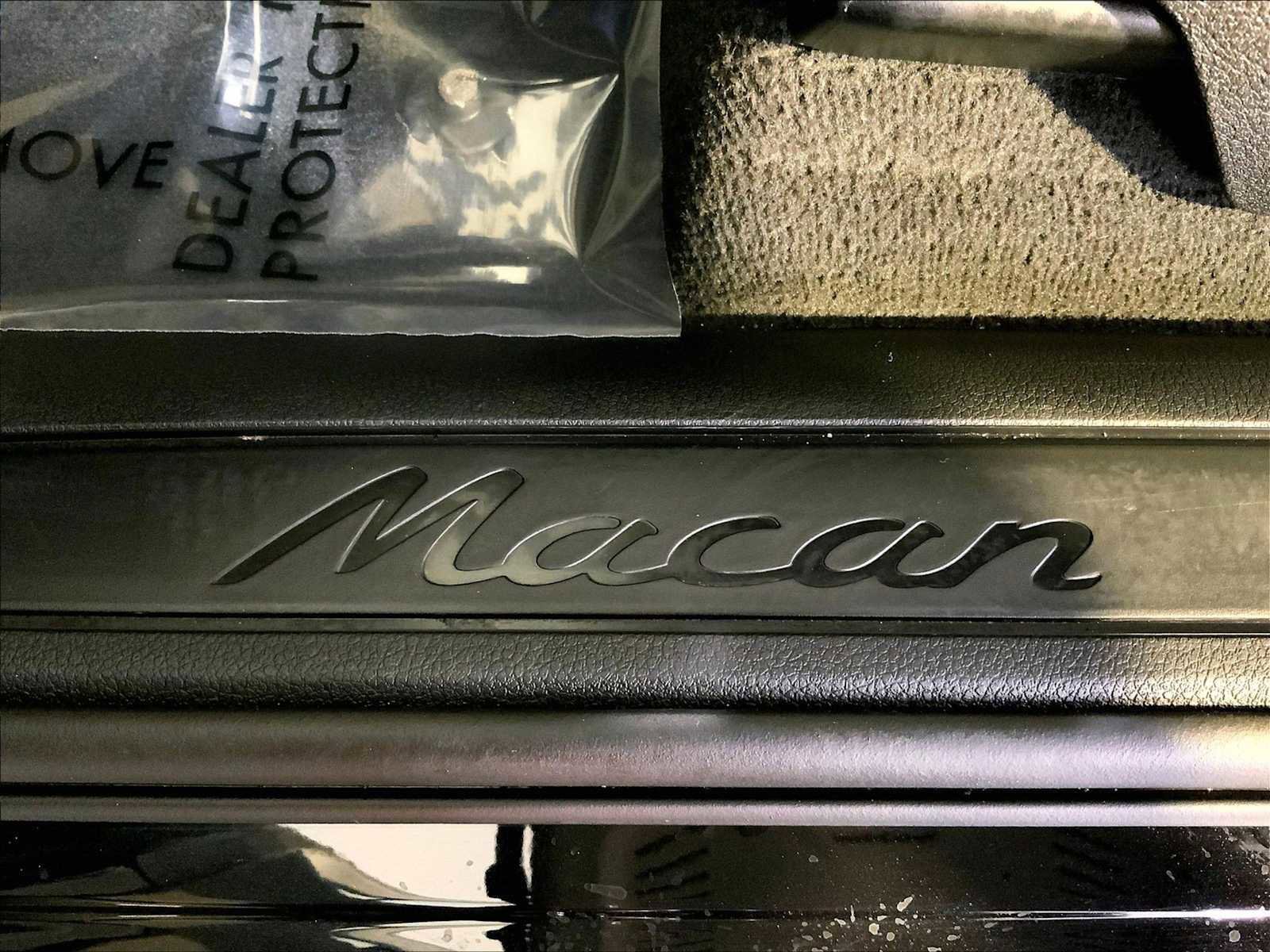 Certified 2025 Porsche Macan image 19