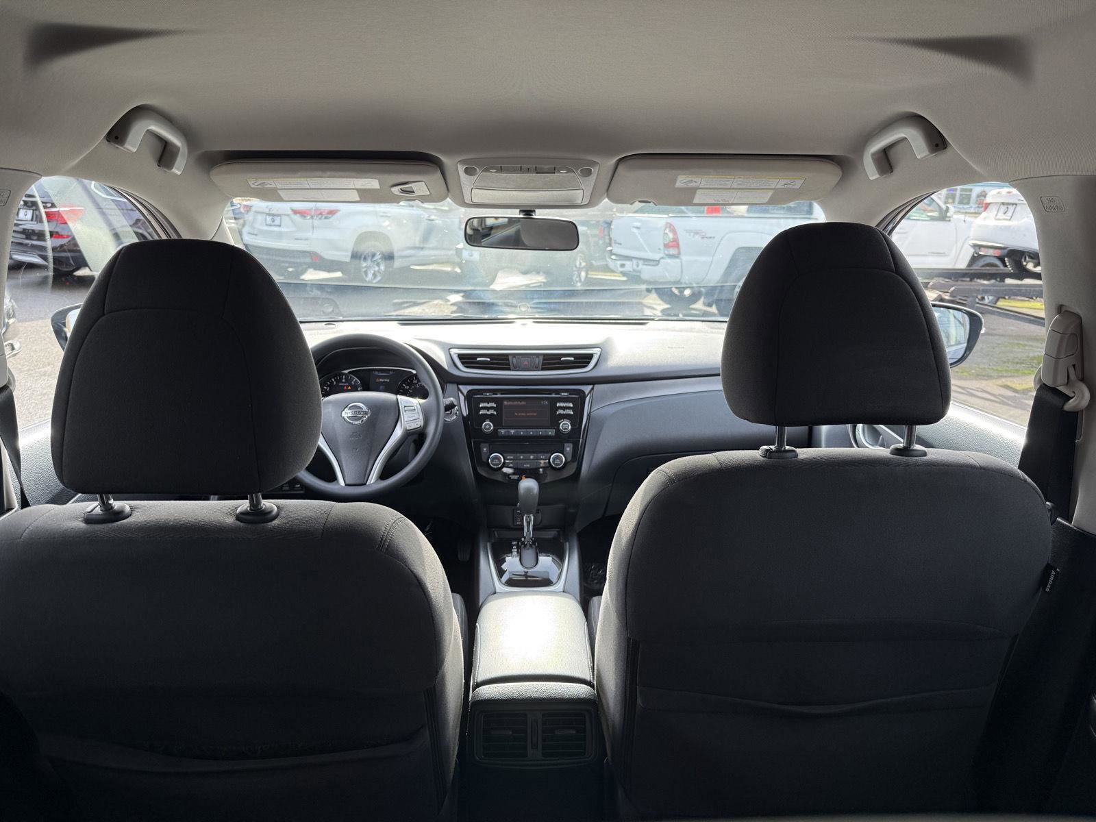 Used 2016 Nissan Rogue SV image 16