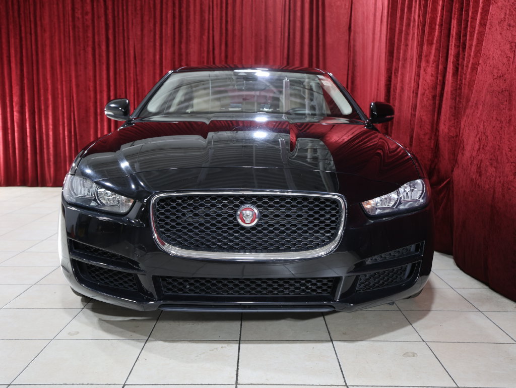 Used 2019 Jaguar XE Premium RWD image 8