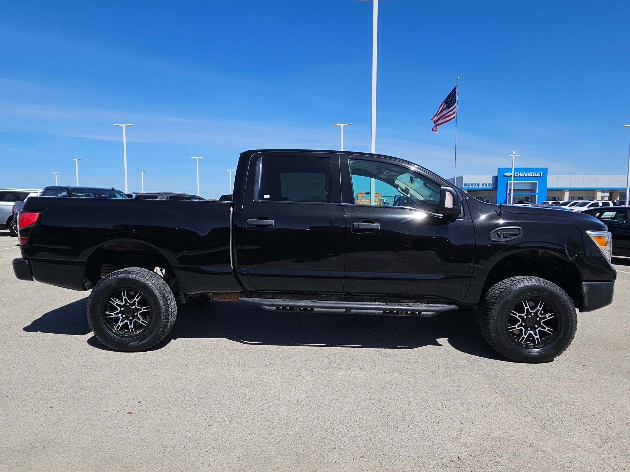 Used 2017 Nissan Titan S image 2