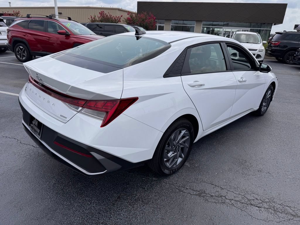 Used 2026 Hyundai Elantra Hybrid FWD image 5