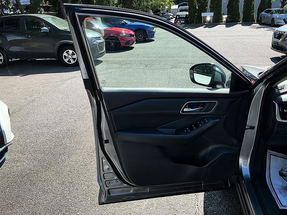 Used 2021 Nissan Rogue SV w/ Premium Package FWD image 11