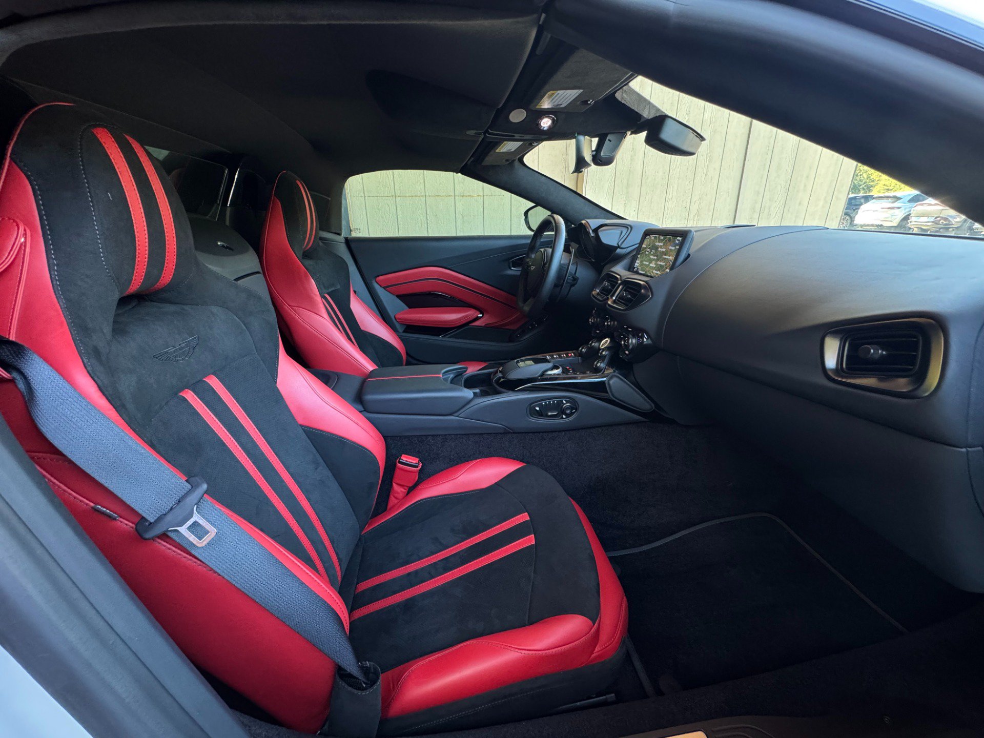 Used 2023 Aston Martin V8 Vantage Roadster RWD image 31