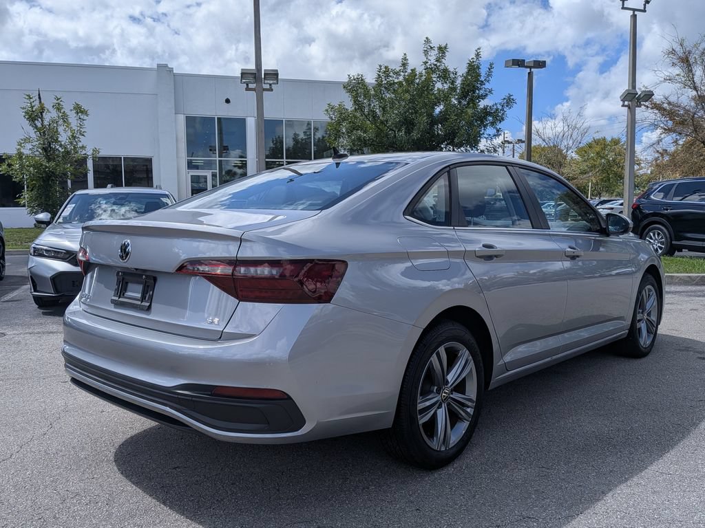 Used 2024 Volkswagen Jetta SE FWD image 4