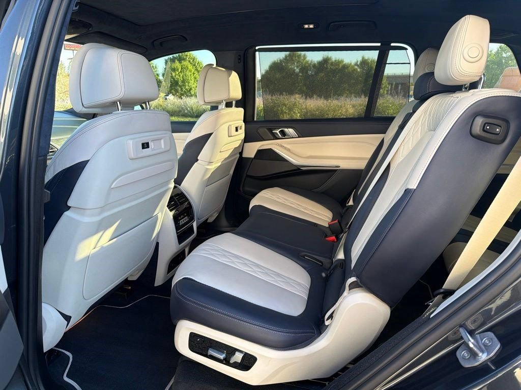 Used 2022 BMW ALPINA XB7 AWD/4WD image 11