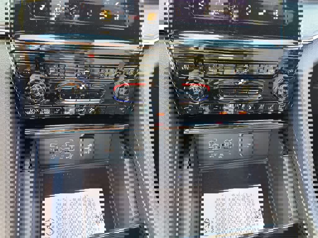 New 2025 Jeep Grand Cherokee L Laredo image 18