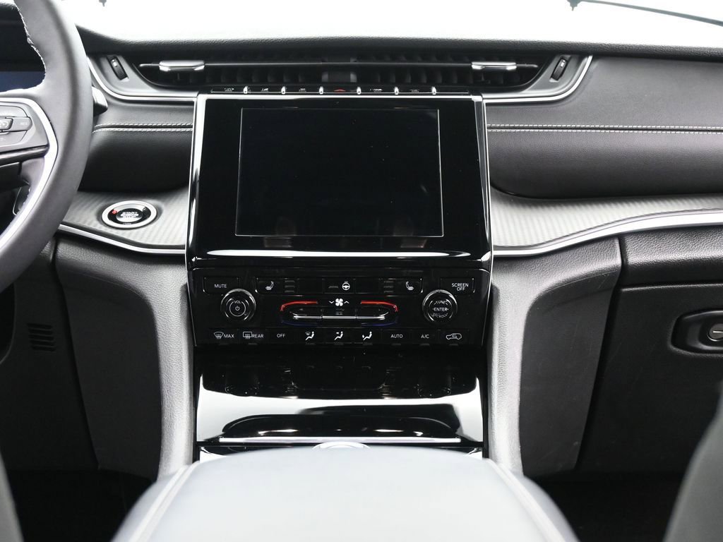 Used 2024 Jeep Grand Cherokee L Laredo w/ Luxury Tech Group I image 27