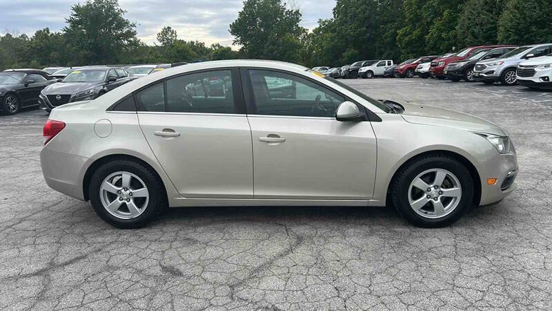 Used 2016 Chevrolet Cruze LT FWD image 1