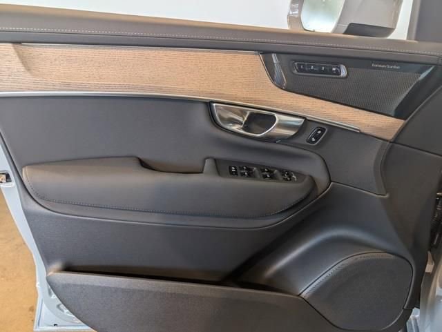 New 2026 Volvo XC90 T8 Plus w/ Protection Package Premier image 8