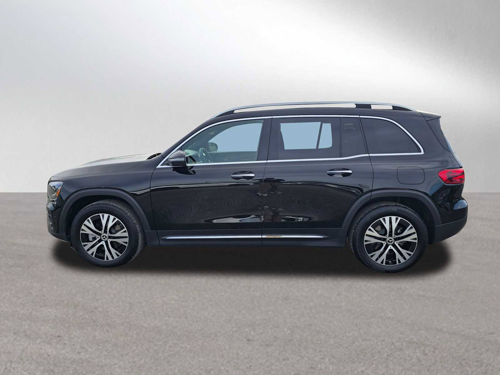 Used 2025 Mercedes-Benz GLB 250 4MATIC image 6