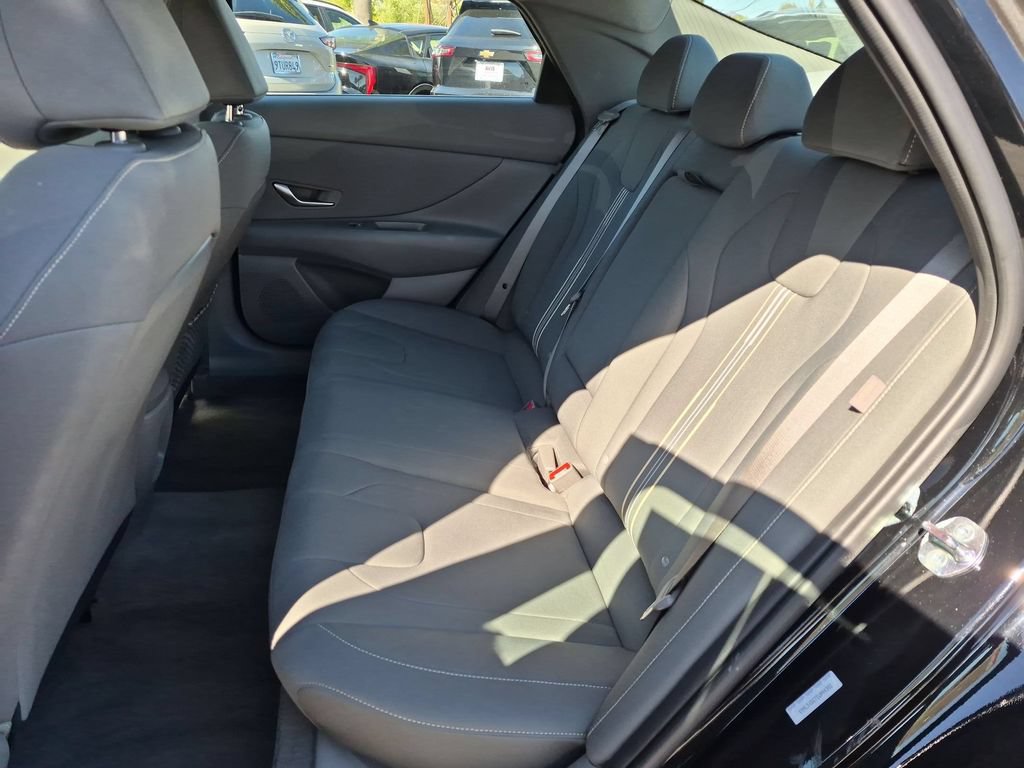 Used 2025 Hyundai Elantra SEL FWD image 28