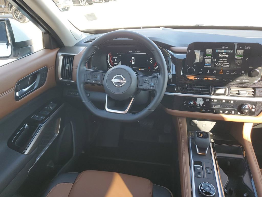 Used 2025 Nissan Pathfinder Platinum image 15