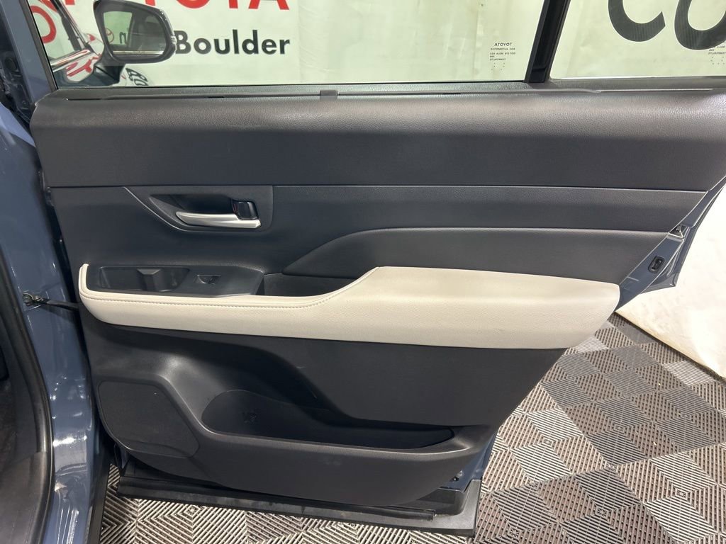 Used 2025 Toyota Grand Highlander AWD image 16