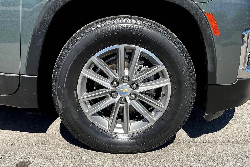 Used 2022 Chevrolet Traverse LT image 11