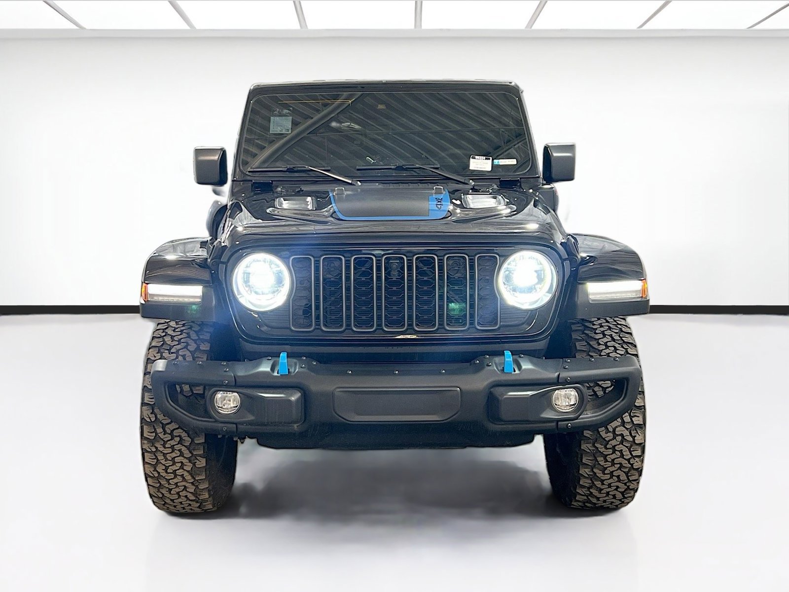 Used 2024 Jeep Wrangler Unlimited Rubicon 4xe AWD/4WD image 2