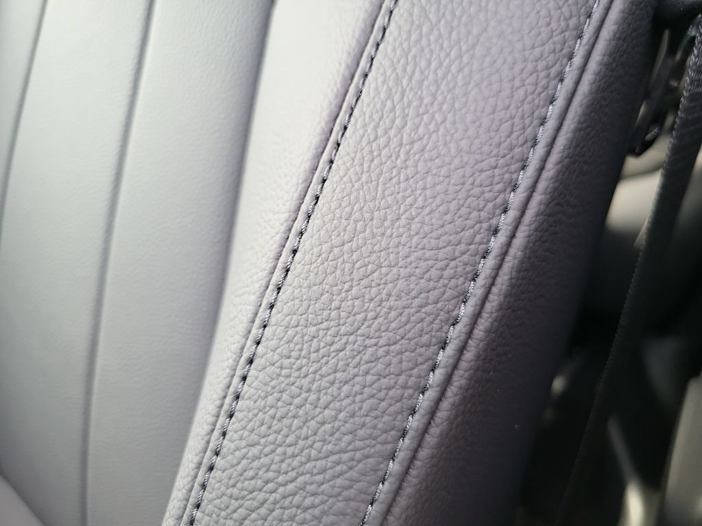 Used 2025 Mercedes-Benz GLB 250 4MATIC image 15