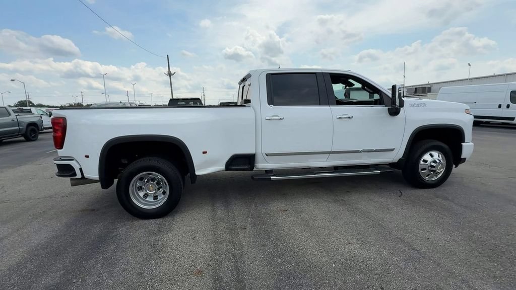 Used 2025 Chevrolet Silverado 3500 High Country w/ High Country Premium Package AWD/4WD image 9
