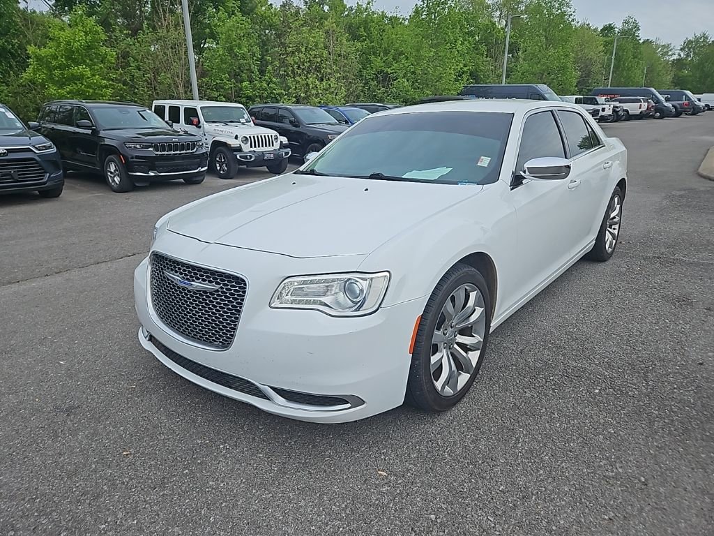 Used 2019 Chrysler 300 Touring w/ Chrome Appearance Package image 3