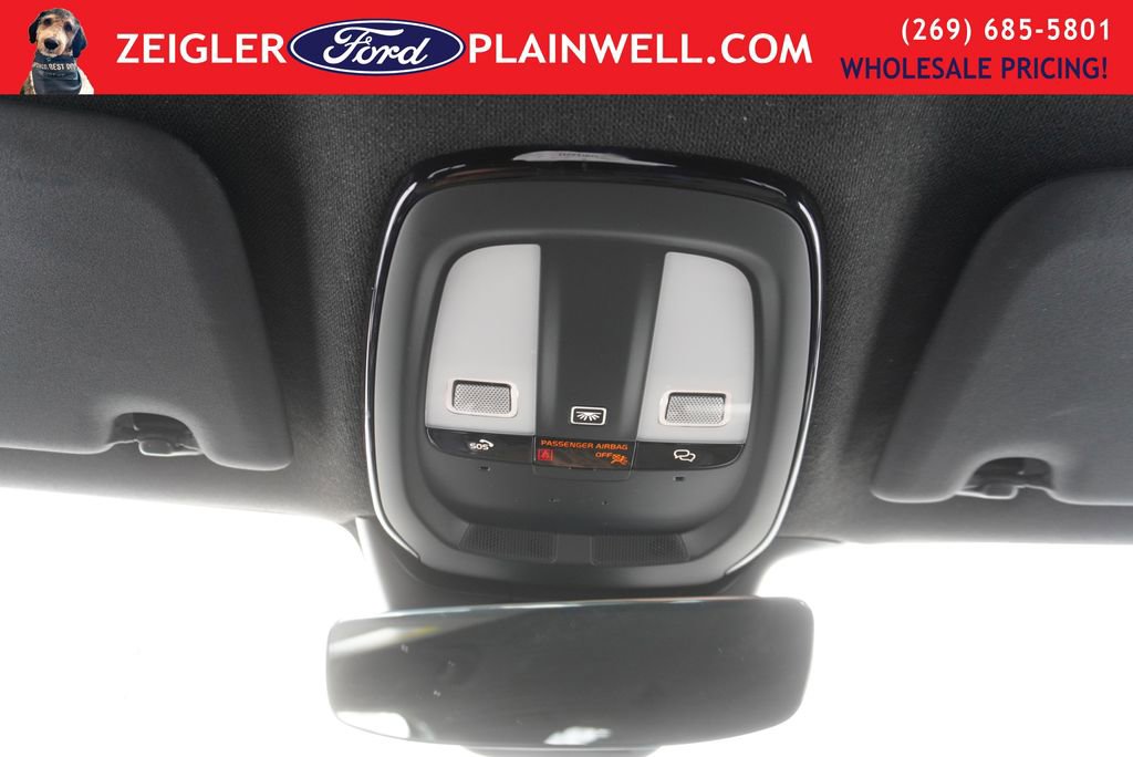 Used 2024 Volvo XC40 B5 Core image 28
