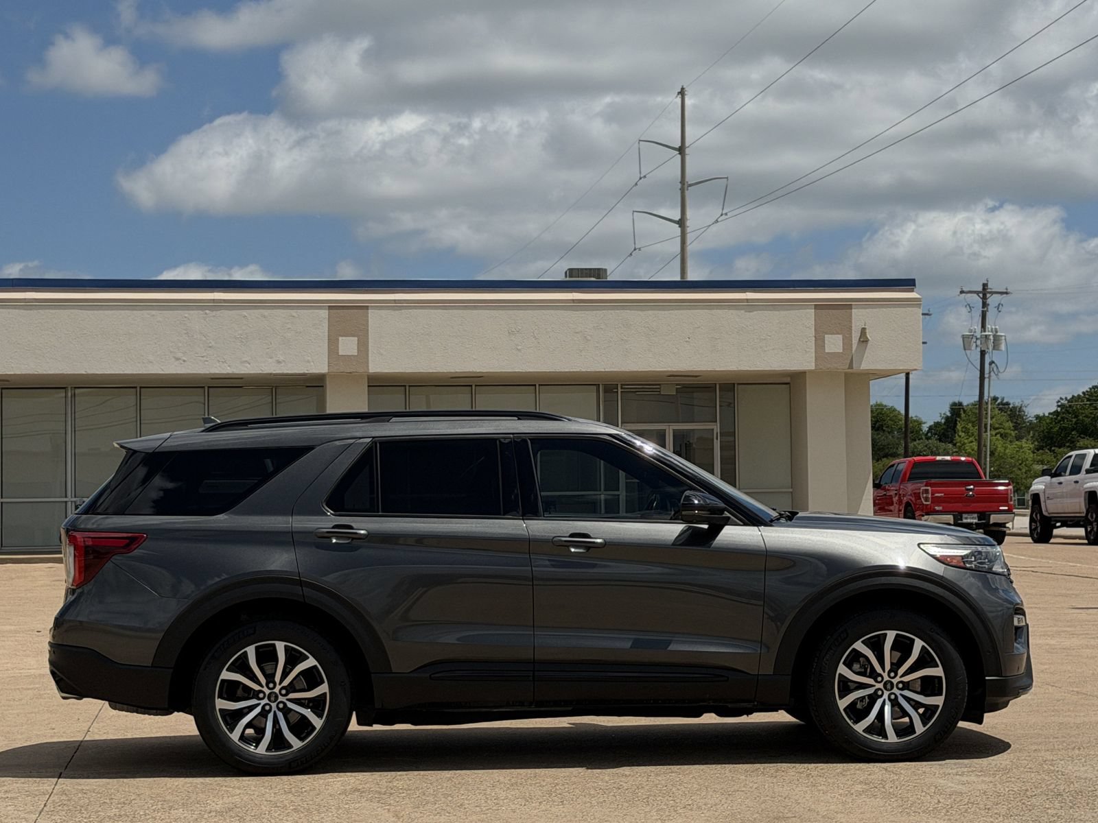 Used 2020 Ford Explorer ST w/ Premium Technology Package AWD/4WD image 3