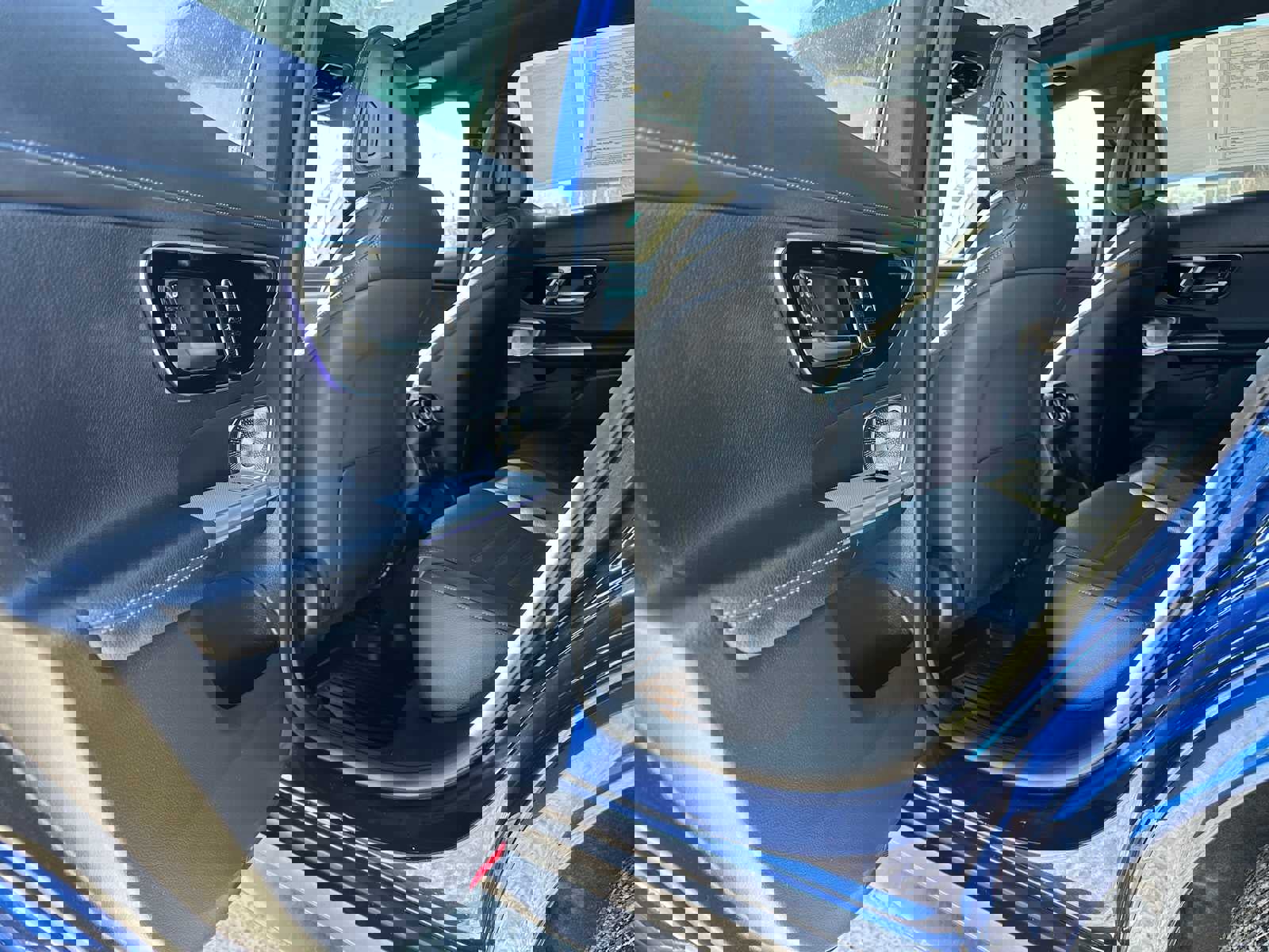 Used 2025 Mercedes-Benz GLC 300 4MATIC image 16