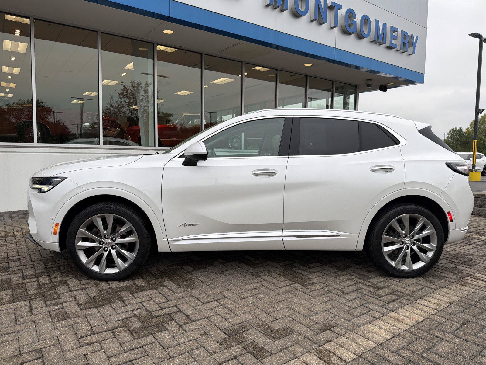Used 2023 Buick Envision Avenir AWD/4WD image 2