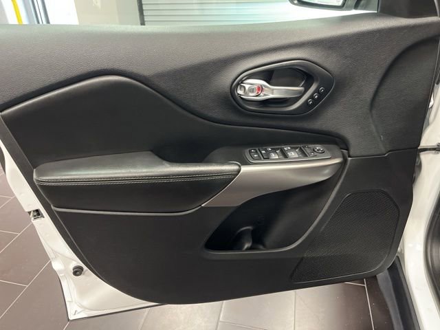 Used 2019 Jeep Cherokee Limited image 10