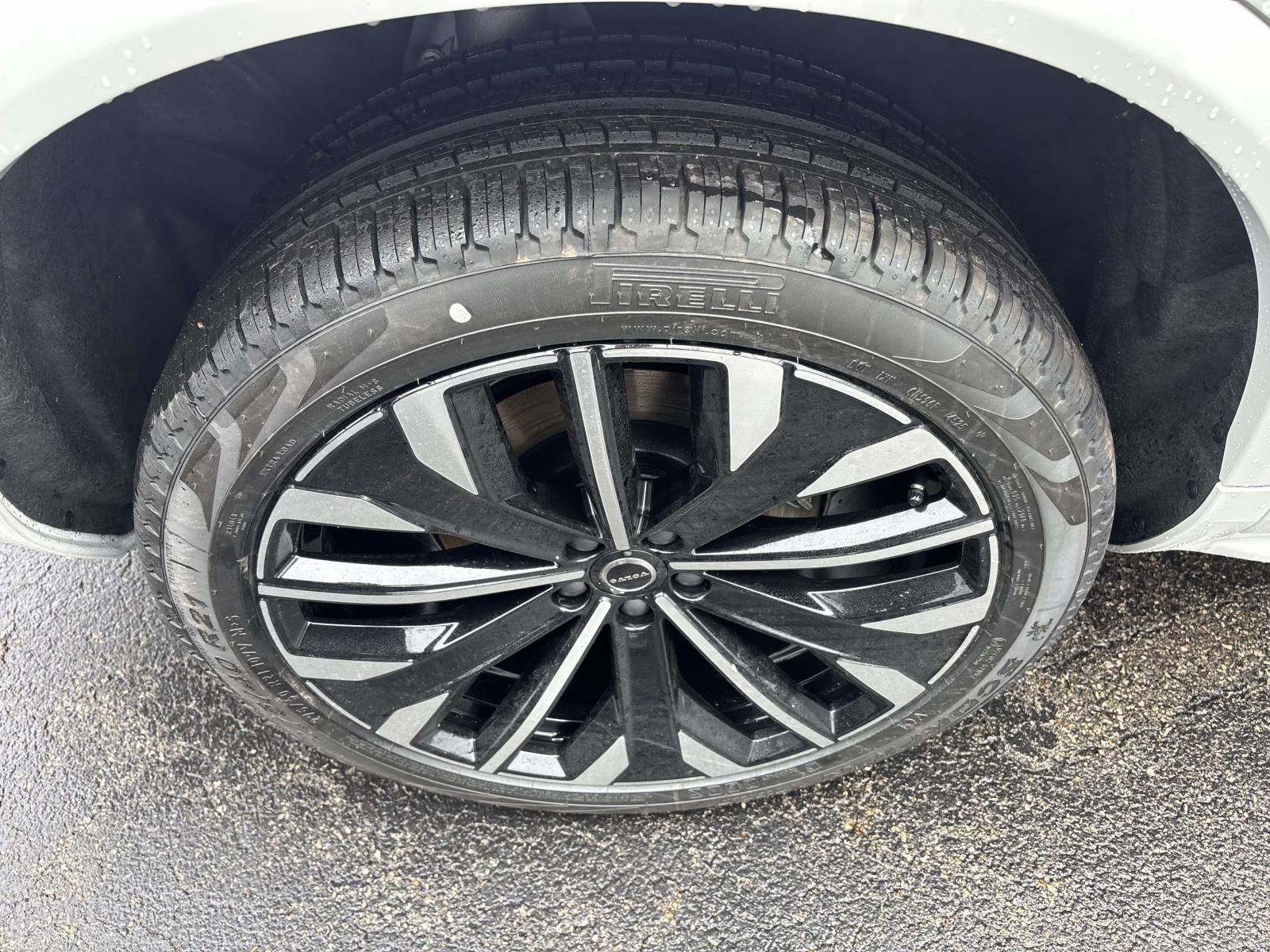 New 2026 Volvo XC90 B6 Plus w/ Protection Package Premier image 10