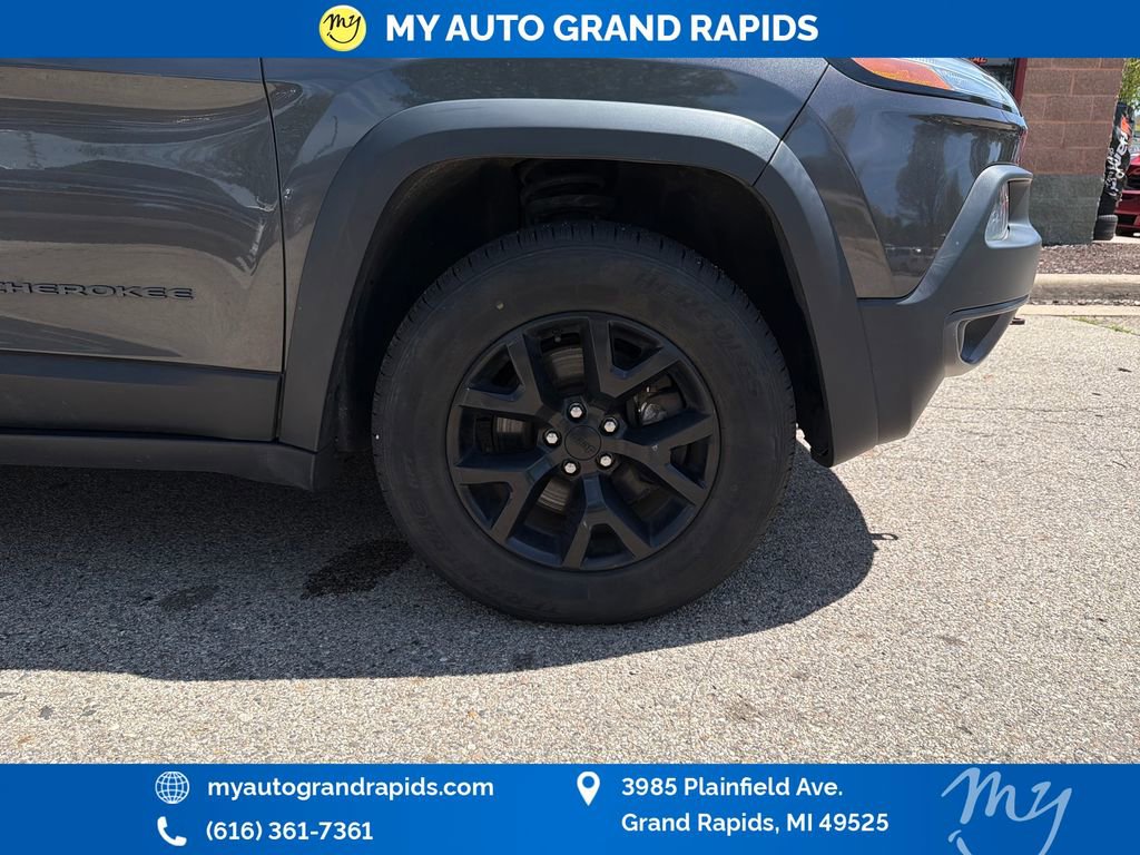 Used 2015 Jeep Cherokee Trailhawk w/ Comfort/Convenience Group AWD/4WD image 31