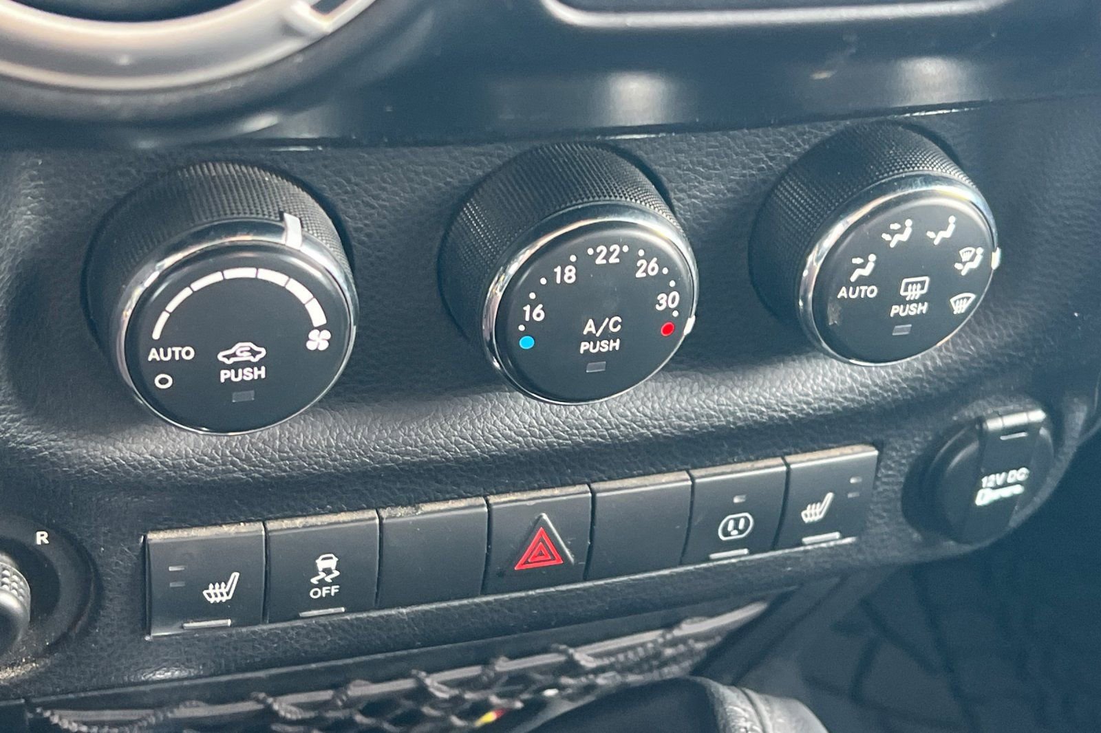 Used 2013 Jeep Wrangler Unlimited Sahara w/ Connectivity Group image 17