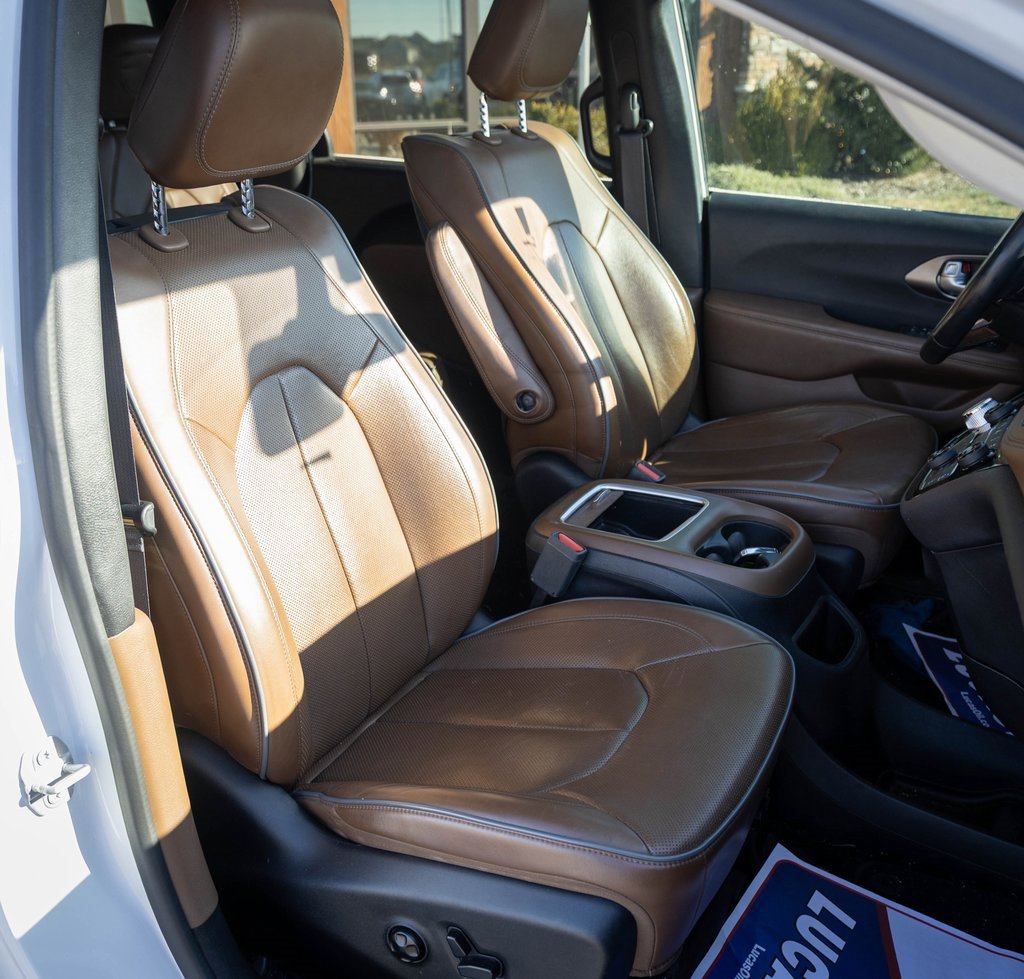 Used 2018 Chrysler Pacifica Limited w/ Tire & Wheel Group image 36